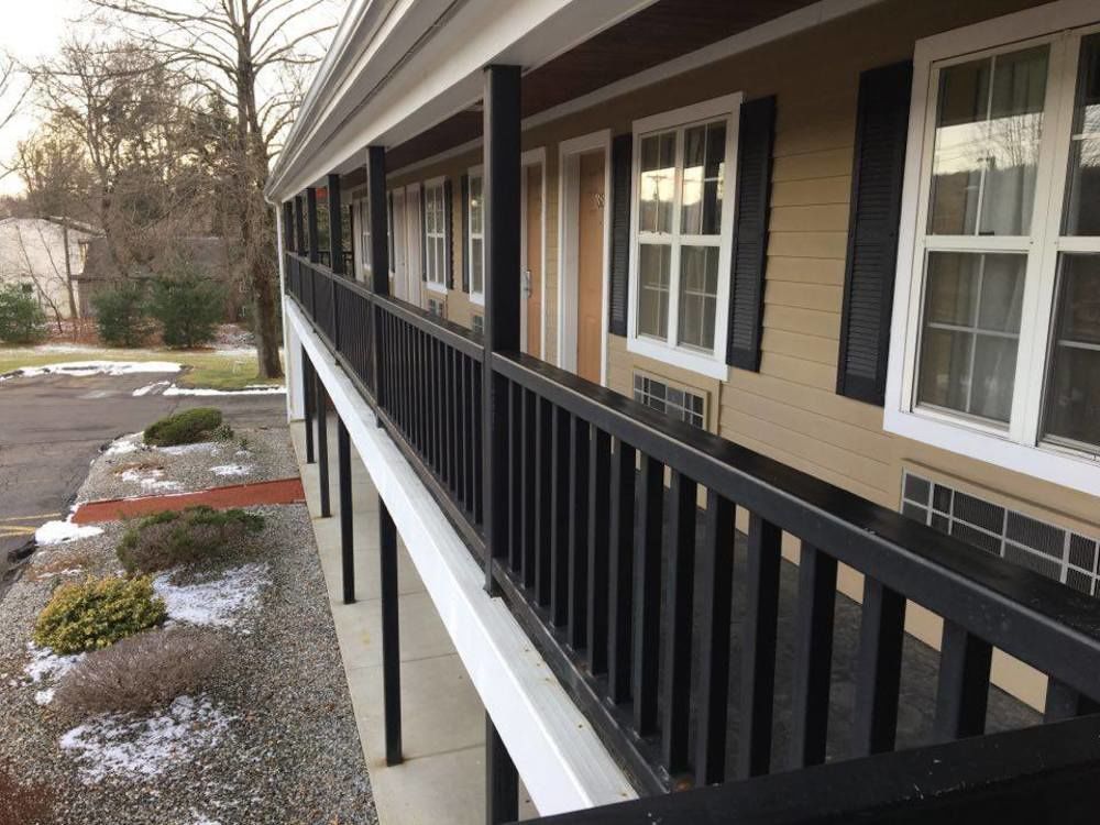 Newbury Inn Brookfield Екстер'єр фото