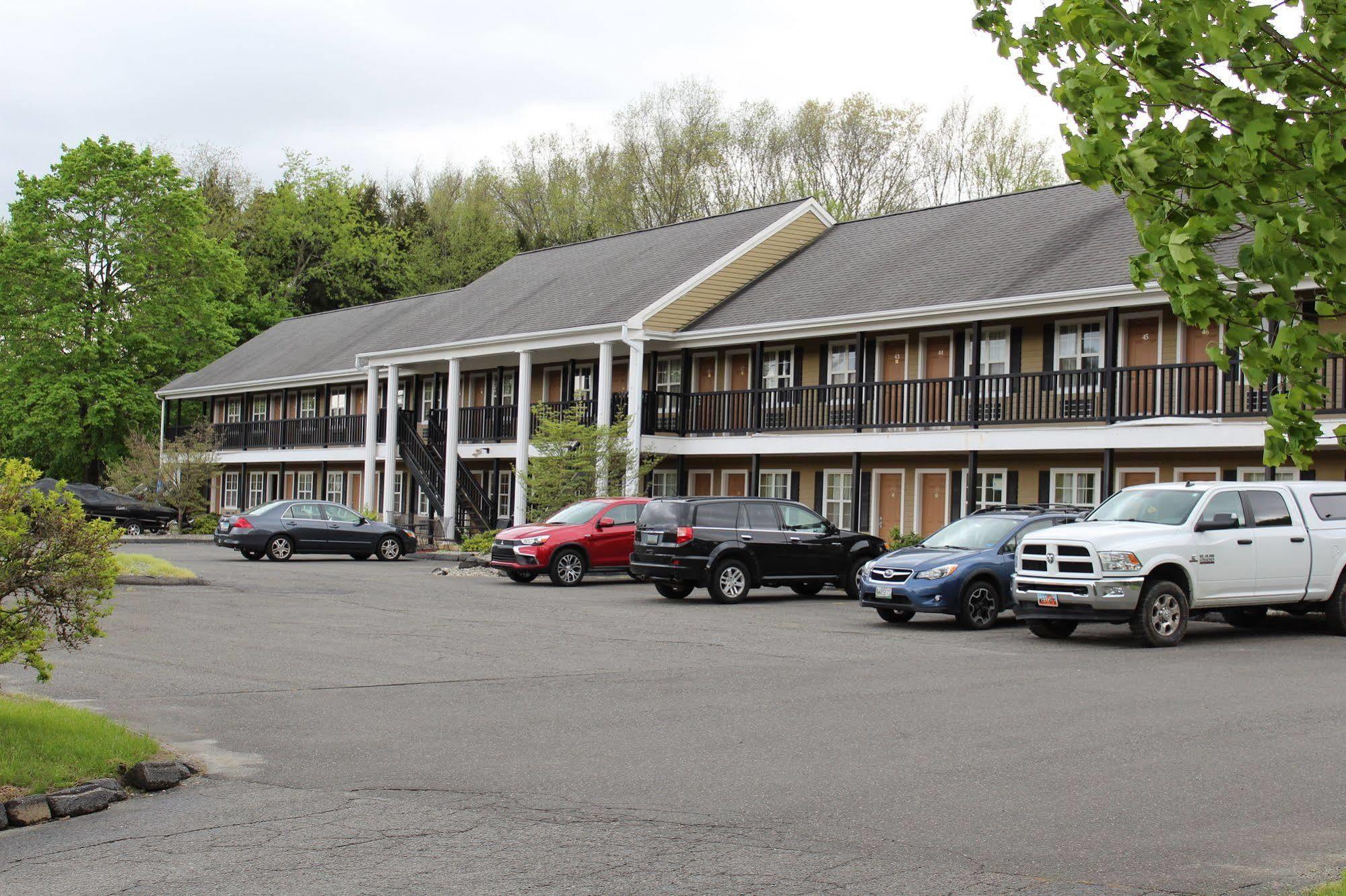 Newbury Inn Brookfield Екстер'єр фото